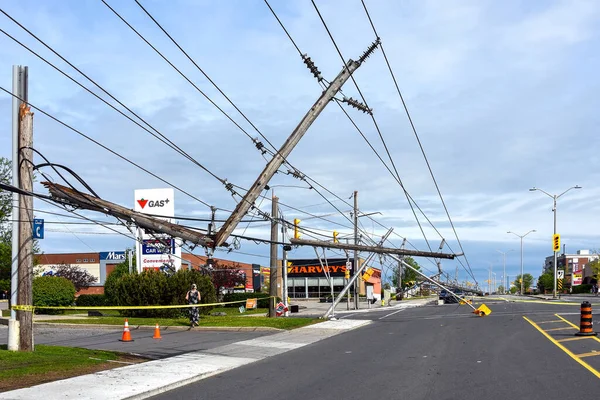 カナダ オタワ 2022年5月22日 オタワの西端の賑やかな通り メリベール道路の送電線と信号機が脱線し 前日に多くの被害と停電が発生しました ロイヤリティフリーのストック画像