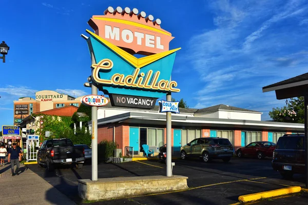 Niagara Falls Canada August 2022 Cadillac Retro Chic Motel Reminiscent — Stock Photo, Image