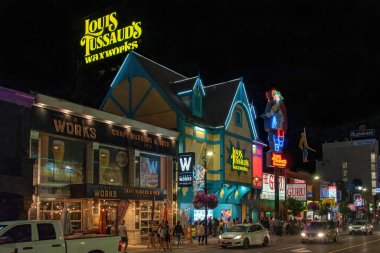 Niagara Şelalesi, Kanada 13 Ağustos 2022 Victoria Bulvarı Louis Tussauds Balmumu Fabrikası da dahil olmak üzere Niagara Şelalesi şehir merkezindeki birçok turistik merkezden biridir..