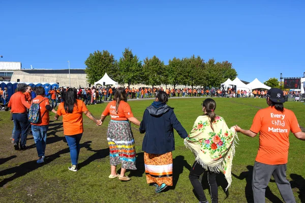 Ottawa Canada September 2022 People Hold Hands Large Circle Dance — Stock Photo, Image