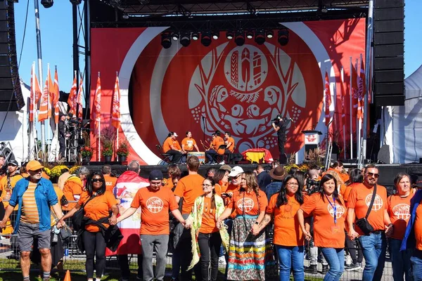 Ottawa Canada September 2022 People Hold Hands Large Circle Dance — Stock Photo, Image