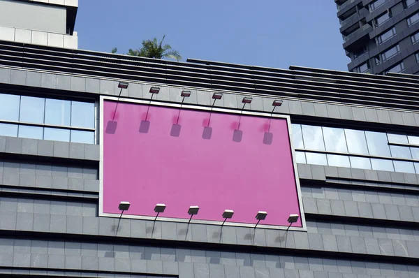 dış duvar üzerinde boş yön tabelası