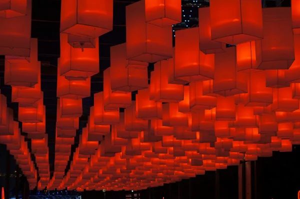 Kırmızı Fener asılı