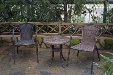 asma masa ve sandalyeler