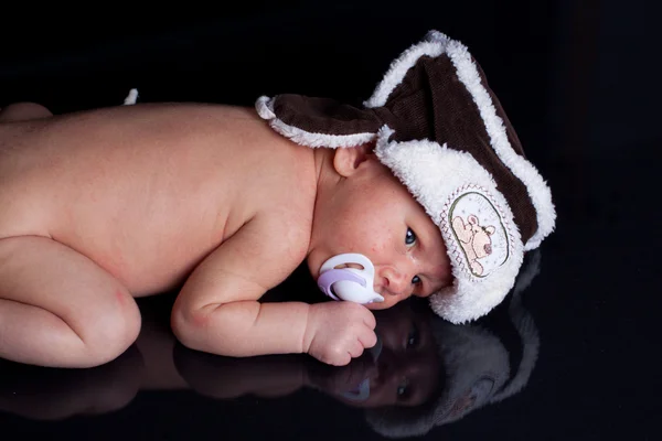 Νεογέννητο με καπέλο — Φωτογραφία Αρχείου