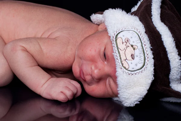 Newborn with hat — Stock Photo, Image