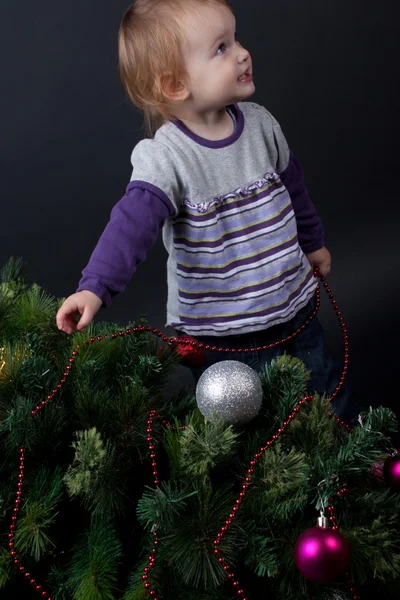 Menina com brinquedo de Natal — Fotografia de Stock