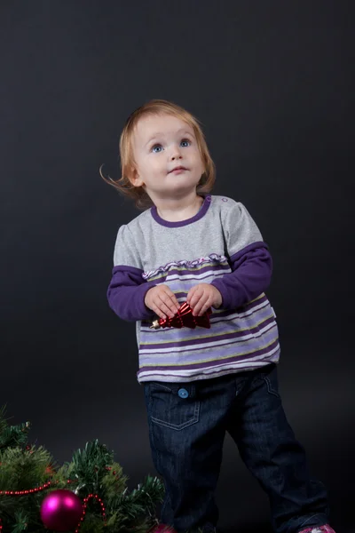 Menina com brinquedo de Natal — Fotografia de Stock