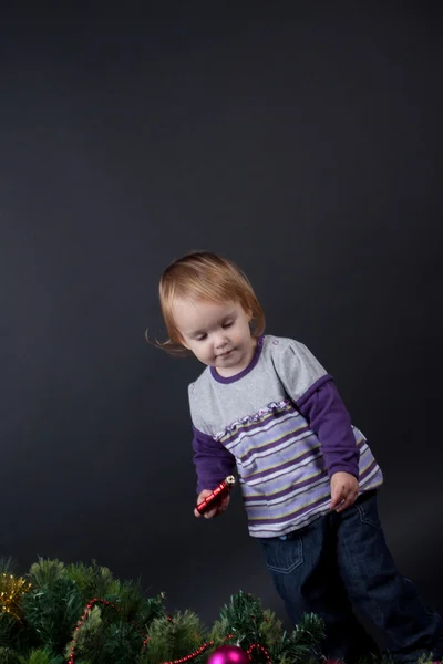 Menina com brinquedo de Natal — Fotografia de Stock