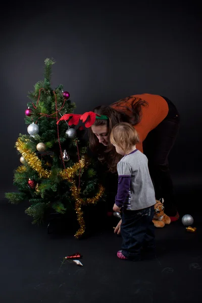 Рождественская семья — стоковое фото