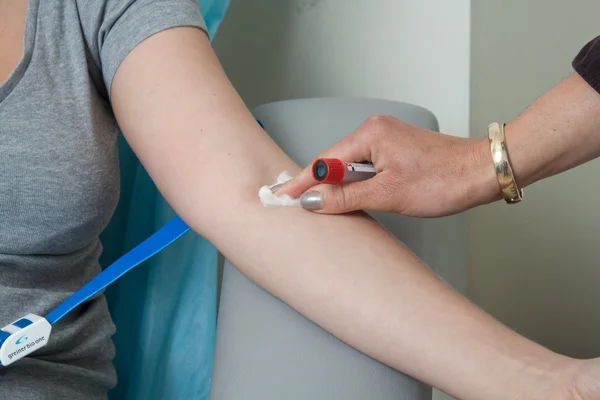 Procedimento de colheita de sangue — Fotografia de Stock