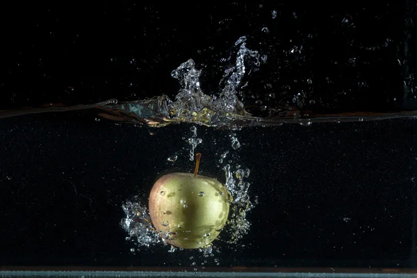 苹果水溅 — 图库照片