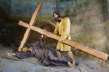 Portekiz, Bom Jesus Braga 'da İsa' yı temsil eden heykeller Calvary yolunda düşüyor.