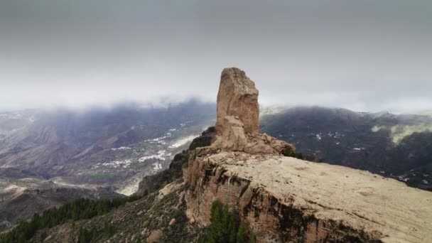 Roque Nublo Kaya Oluşumundan Gran Canaria Spanya Vadileri Sisli Bir — Stok video