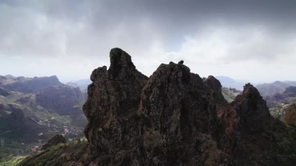 Vlucht Berglandschap Met Bewolkte Lucht Gran Canaria Eiland Canarische Eilanden — Stockvideo