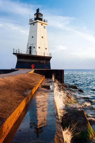 Ludington Light Reflections and Splashes — Stock Photo, Image