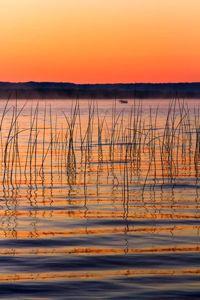 Platte sjön dawn — Stockfoto