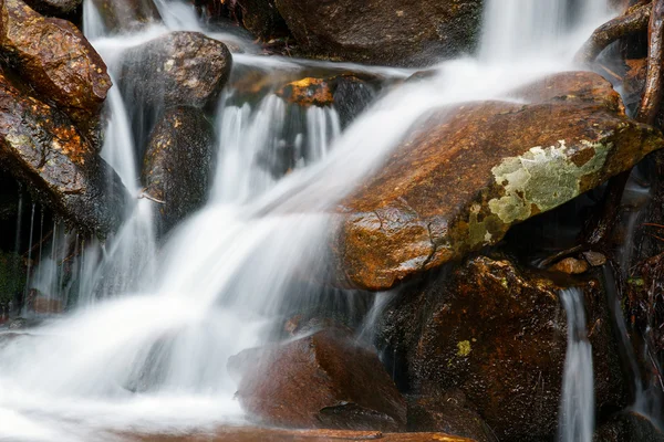 Caída de agua —  Fotos de Stock