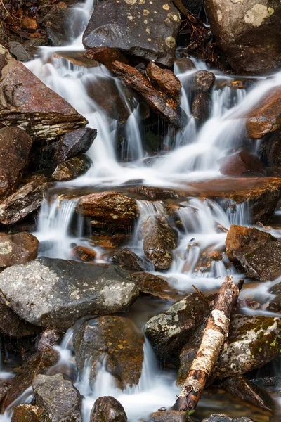 Caudal en cascada — Foto de Stock