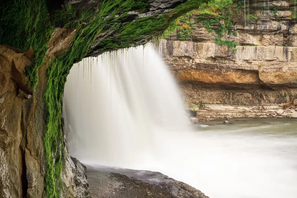 Wasserfallvorsprünge — Stockfoto