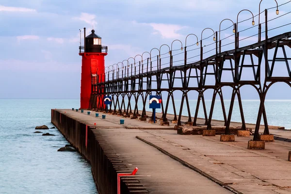 Faro di South Haven con passerella — Foto Stock