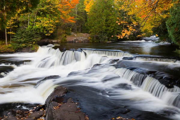 Podzim na horní dluhopisů falls — Stock fotografie