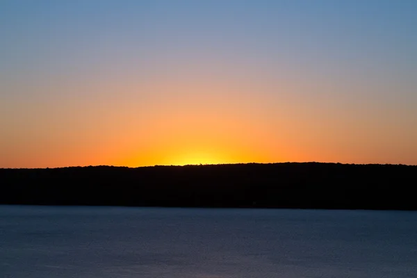 Céu ao nascer do sol sobre a baía sul — Fotografia de Stock