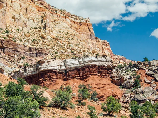 Kolorowe skały w capitol reef — Zdjęcie stockowe