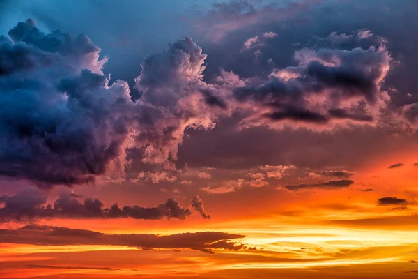 Dramatic Stormy Sky Painted Colorful Setting Sun Weather Changing Passing — Stock Photo, Image