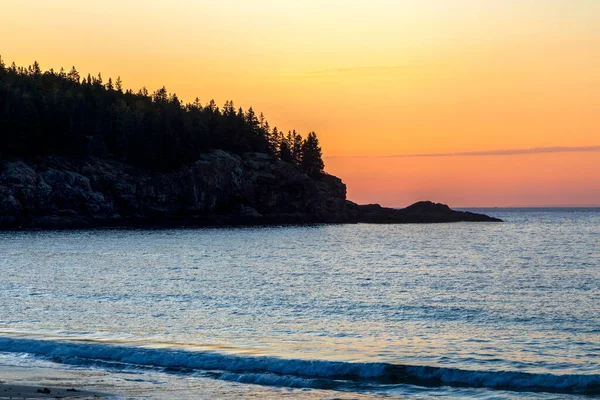 Rocky Coastal Cliffs Great Head Silhouetted Sunrise Sand Beach Acadia — Stock Photo, Image