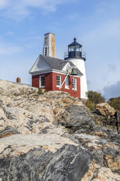 Der Historische Leuchtturm Pemaquid Point Und Das Glockenhaus Aus Rotem — Stockfoto