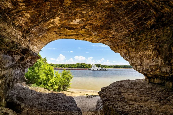 Ohio River Barge Viewed Cave Rock Natural Cavern Main Attraction — Stock Photo, Image
