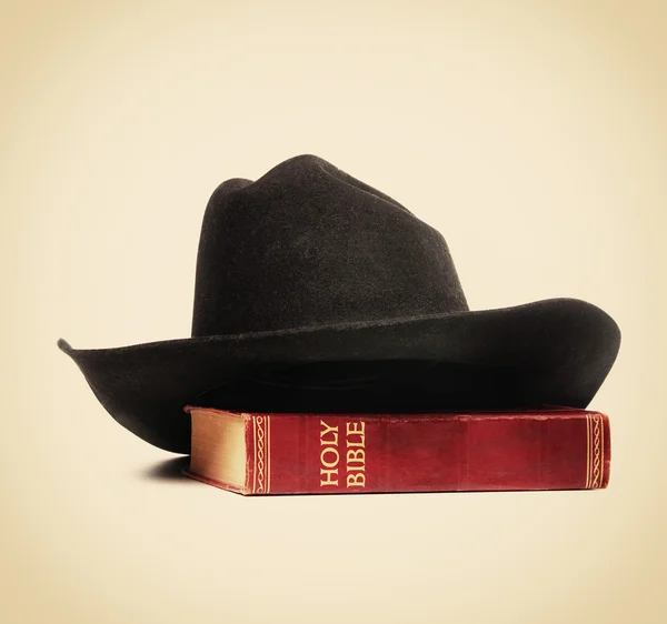 Bible and hat — Stock Photo, Image