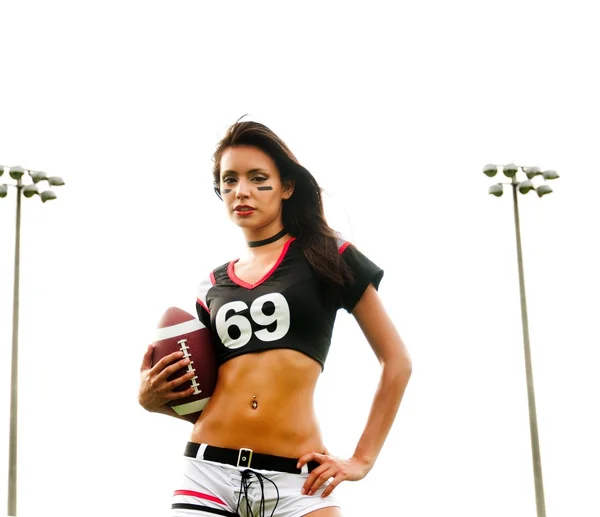 Mujer vistiendo camiseta de fútbol americano — Foto de Stock