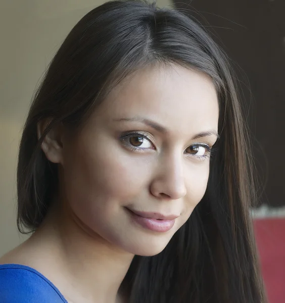 Mulher bonita jovem — Fotografia de Stock