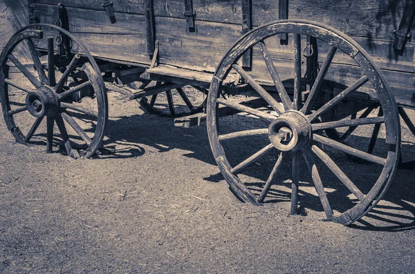 Cowboy wagon wheel — Stockfoto