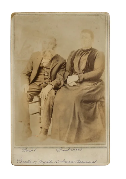 夫妇坐为肖像的老式照片 — 图库照片