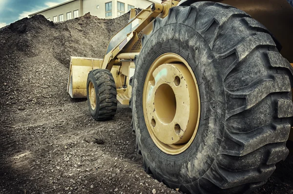 Industriebaustelle mit Planierraupe — Stockfoto