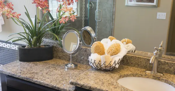 Moderno elegante baño de granito vanidad encimera — Foto de Stock