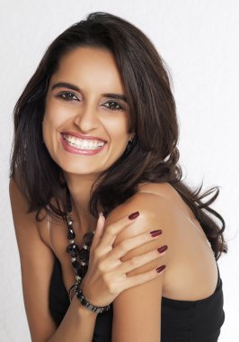 gülümseyen mutlu Hintli kadın