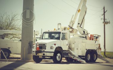 Fırtınadan sonra güç elektrik grid sistemi onarma