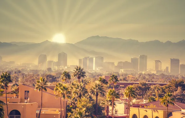 Salida del sol sobre Phoenix Arizona, EE.UU. — Foto de Stock
