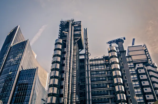 London, Anglia építészeti és modern épületek pénzügyi — Stock Fotó