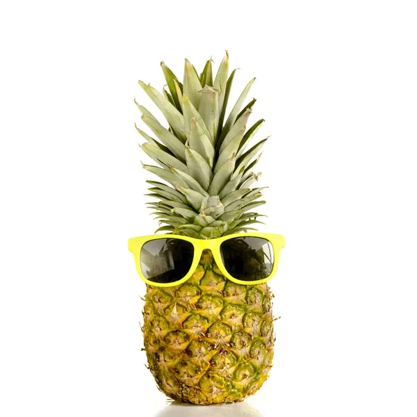 Pineapple wearing sunglasses — Stock Photo, Image