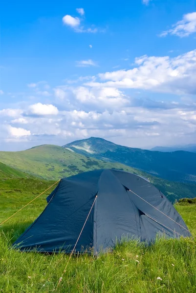 Touristisches Camp in den Bergen — Stockfoto