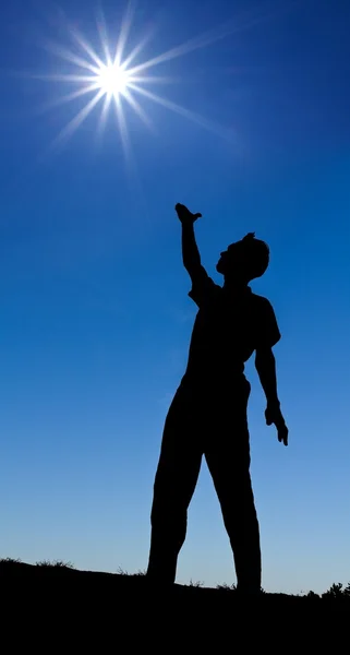 Silhouette pointing to a sun — Stock Photo, Image