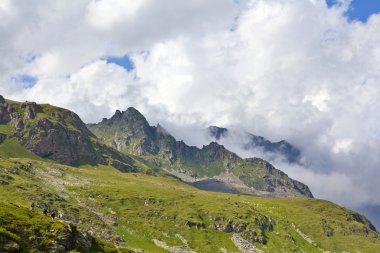 bir bulutlar dağ sırtı