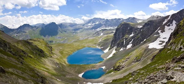 Kaukasus berg dalen — Stockfoto