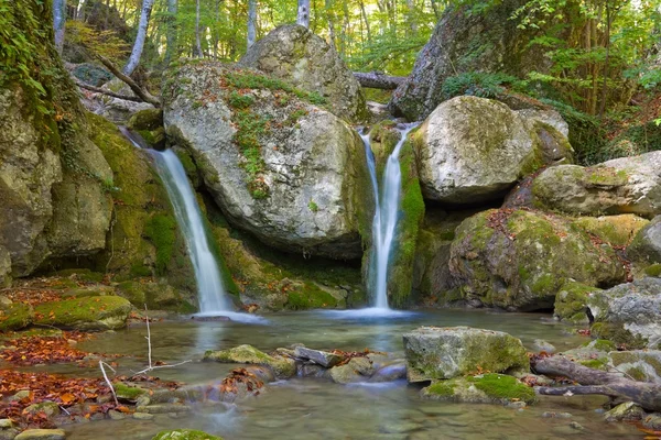 Cascada en un río — Foto de Stock