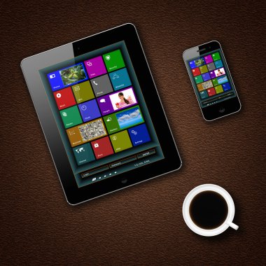 tablet pc telefon ve kahve Kupası